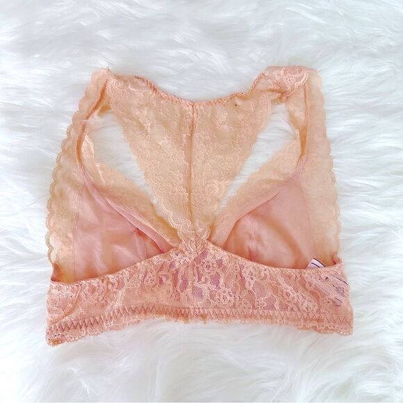 ɢᴜᴄ ᴠꜱ ᴜɴʟɪɴᴇᴅ ʟᴀᴄᴇ ʙʟᴜꜱʜ ʟᴏᴜɴɢᴇ ʙʀᴀʟᴇᴛᴛᴇ - Picture 6 of 10